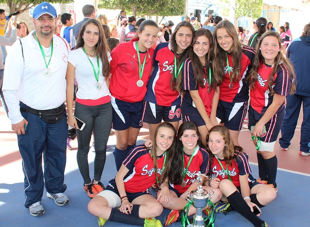 猛料!阿莫林否认无效!皇马砸1.1亿欧硬撬曼联阵.